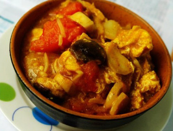 Scrambled eggs mixed mushroom curry